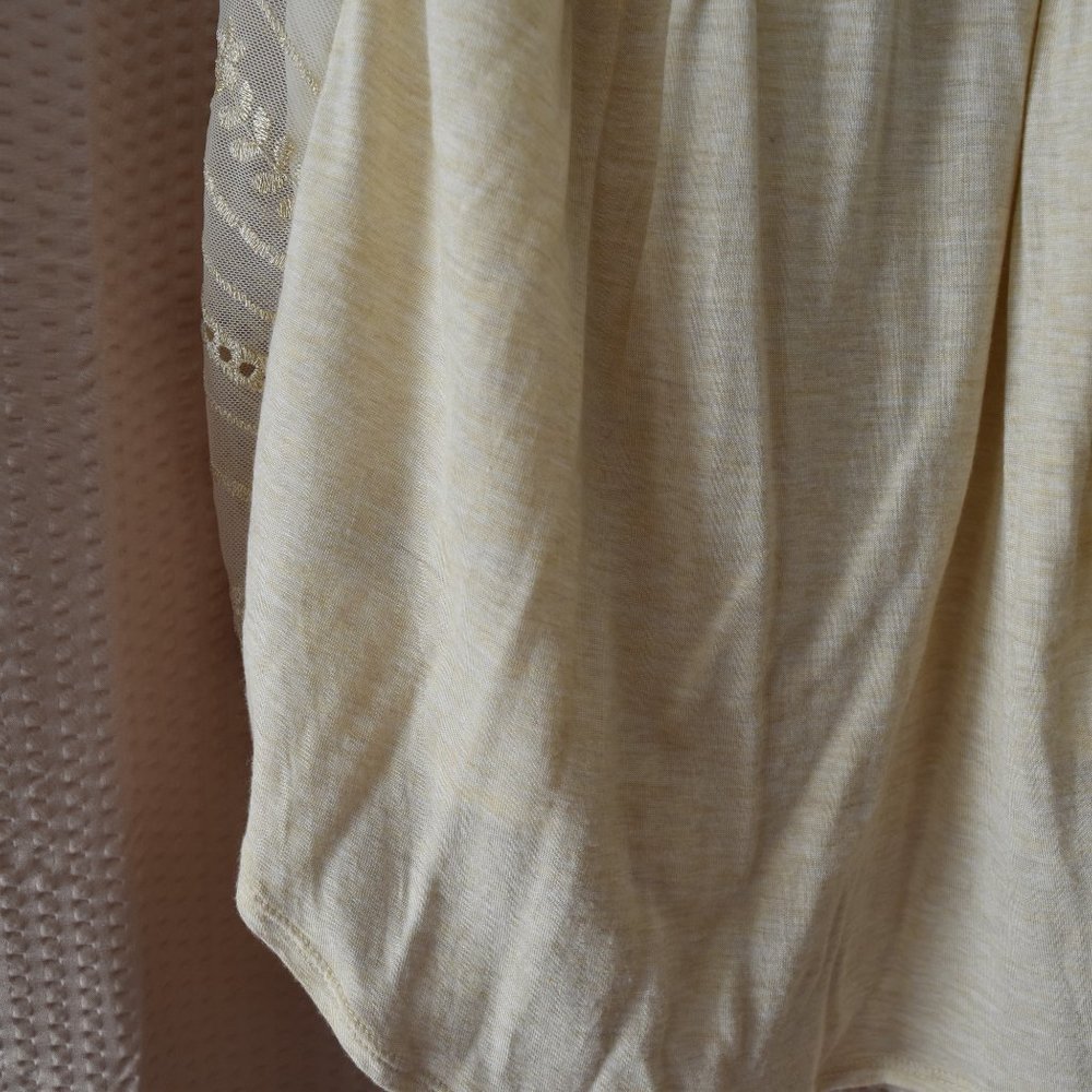 USED Xhilaration Beige Lace Top XL - Picture 5 of 12